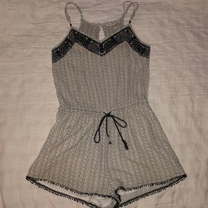 WHITE & BLACK PATTERNED ROMPER